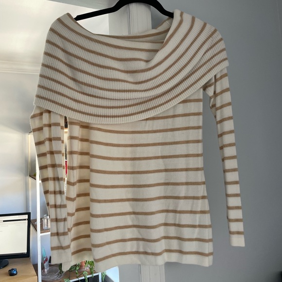 Lilly Pulitzer Christin Off the Shoulder Sweater - Picture 2 of 4